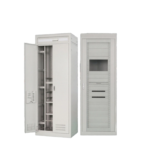 What are some techniques for installing cables in cable trays 
