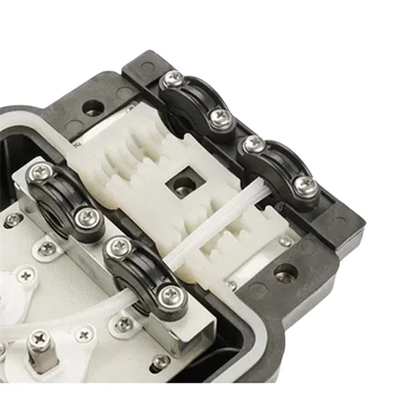 Should fiber optic splices be inserted horizontally or vertically 