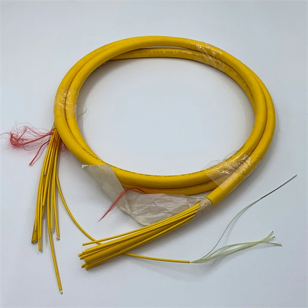 Arc extinguishing device in primary distribution box