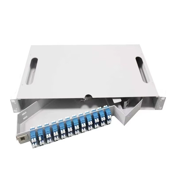 The jumper wire in the distribution box has a connector